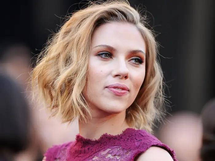 Dress up like Scarlett Johansson